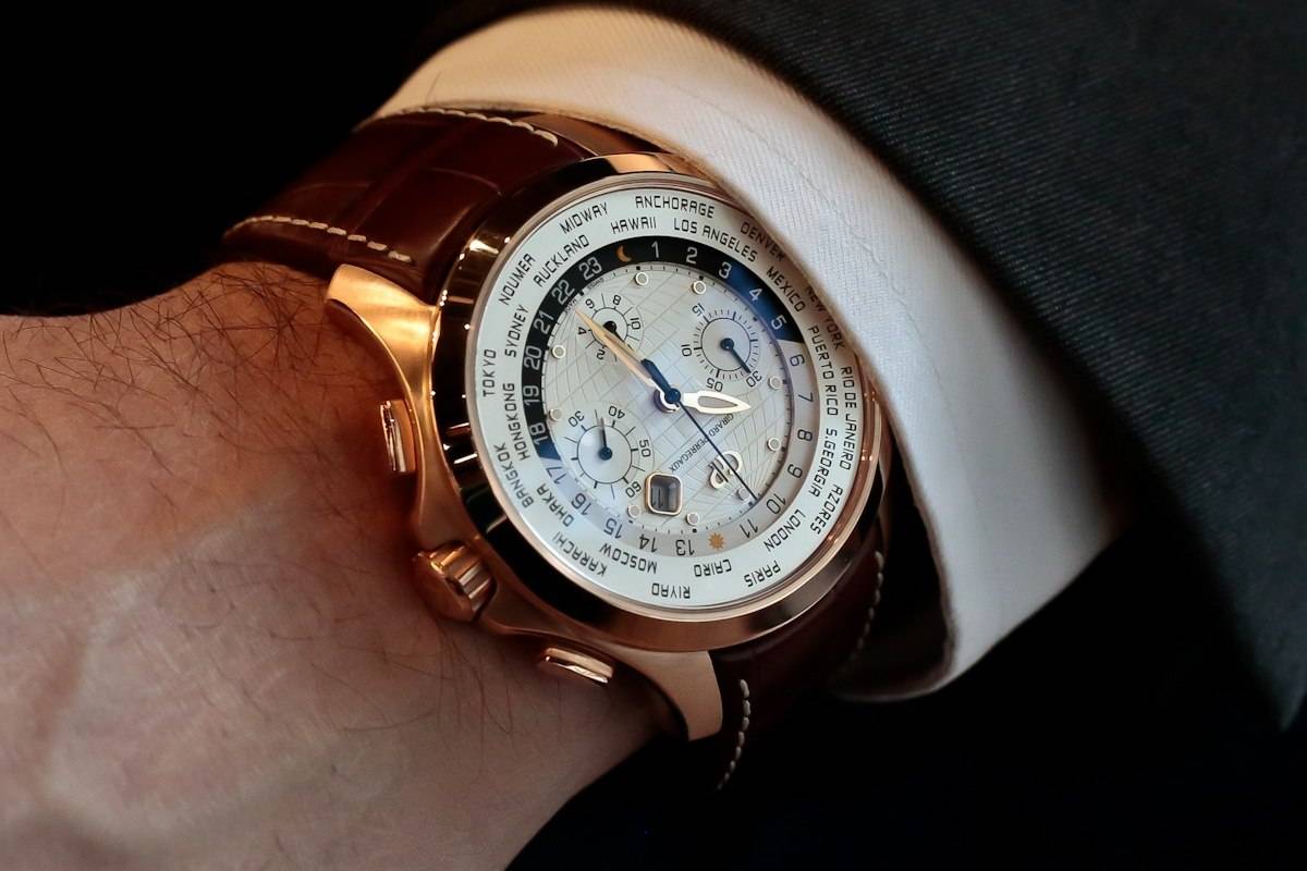Hands-On With The Girard-Perregaux World Traveller WW.TC in rose Gold