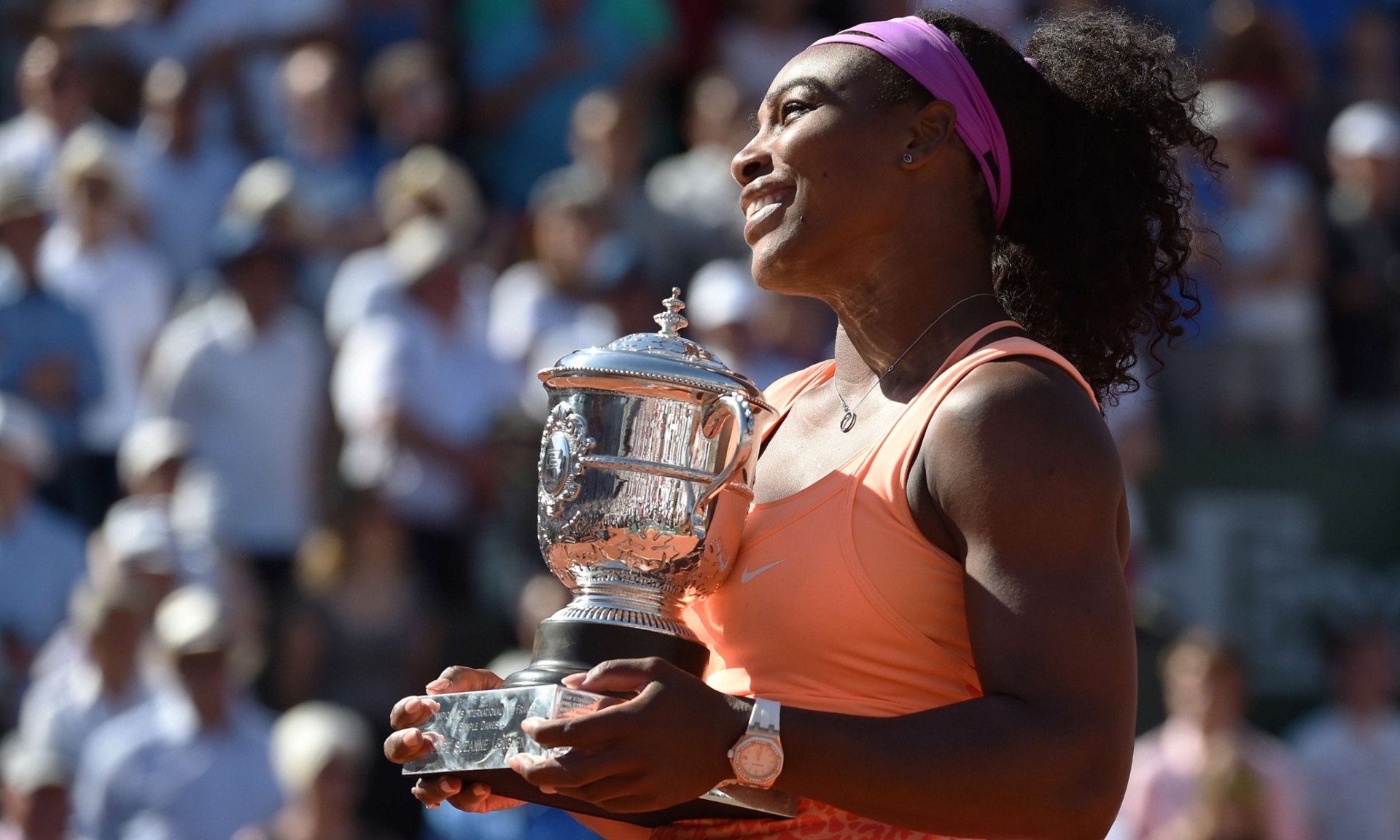 Serena Williams Roland Garros 2015 trophy 