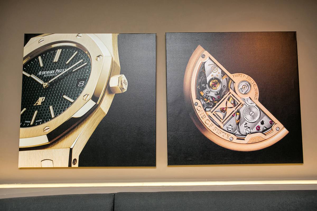 Audemars Piguet Royal Oak Extra-Thin The Hour Glass Limited Edition in glorious 18K yellow gold