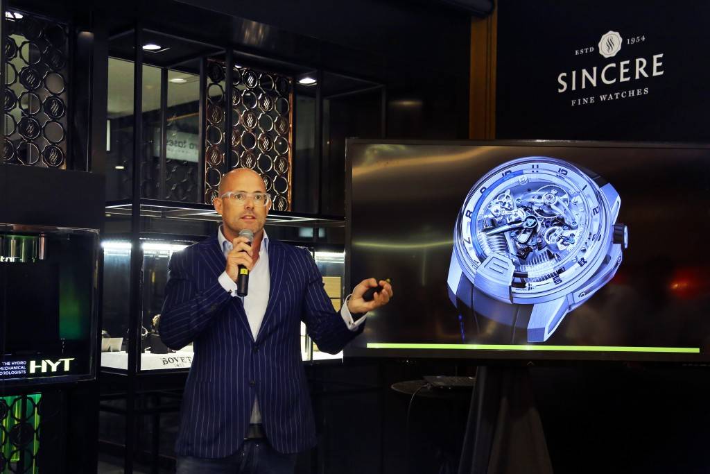 Vincent Perriard [CEO of HYT SA] introduces Sincere's VIPs to HYT's exciting collections_2