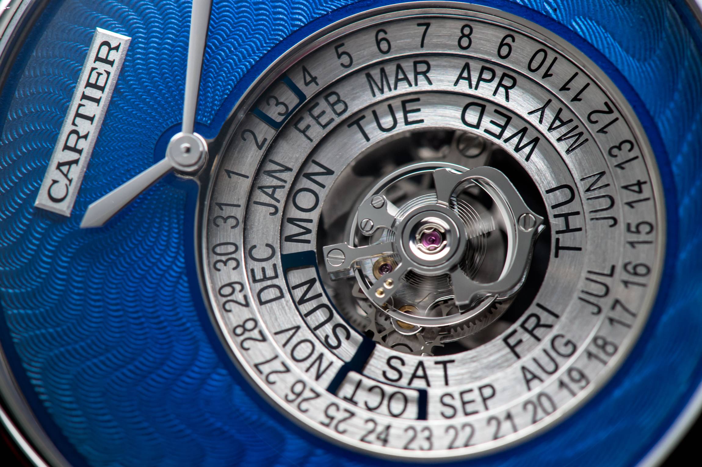 Cartier Rotonde de Cartier Astrocalendaire, Tourbillon complication, perpetual calendar with circular display Calibre 9459 MC "Poinçon de genève" certified watch close up 2