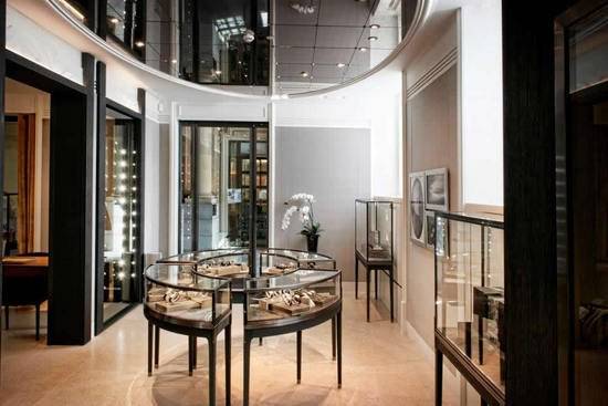 Jaeger LeCoultre Revamps its Paris Boutique at Plaza Vend me