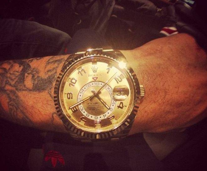 Celebrity Living: Chris Brown shows off his new Rolex Sky-Dweller