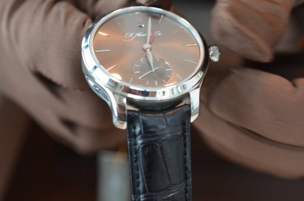 Close Up: H. Moser & Cie. Nomad Dual Time