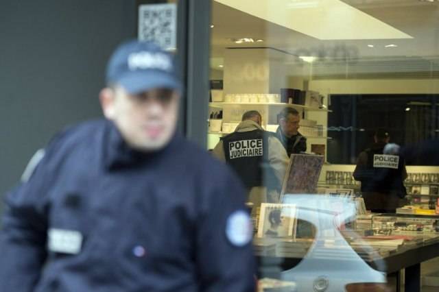 Masked Thieves Steal $700,000 in Watches From Colette in Paris