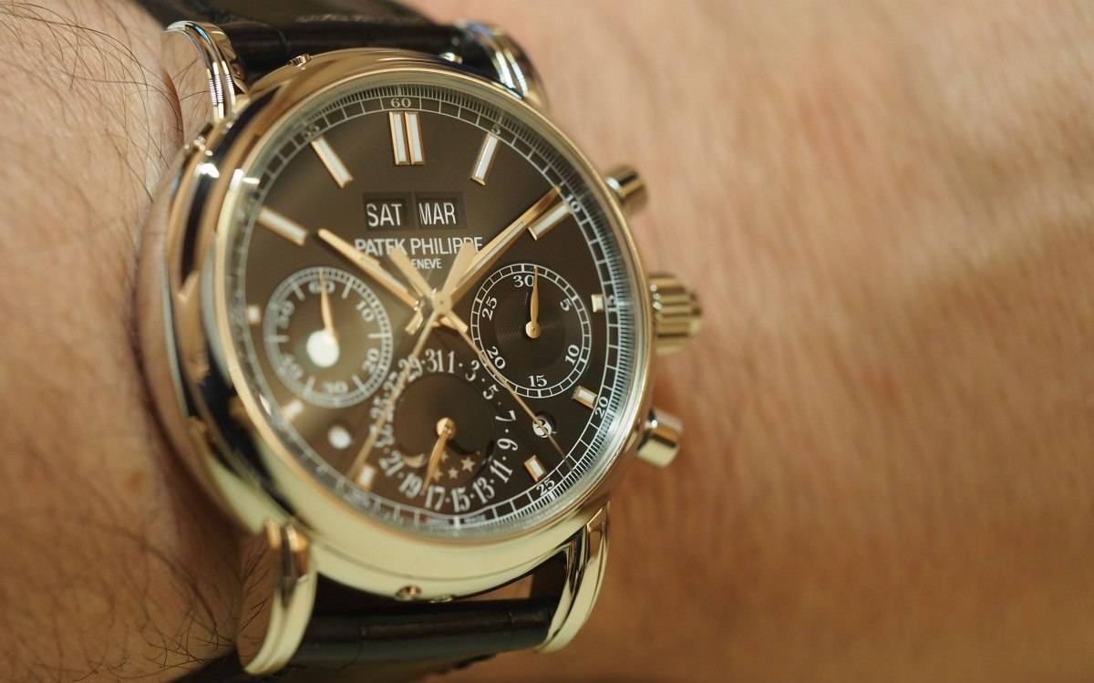 Reviewing the Patek Philippe 5204P-011